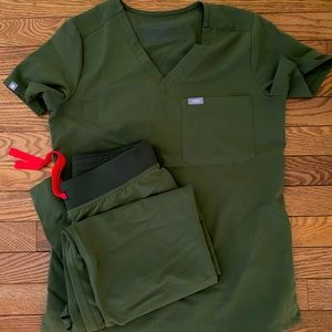 Figs XS Livingston pants and Catarina scrub top Dark Olive green